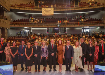 Gobierno de Sinaloa acompaña al alcalde Antonio Menéndez en la presentación de su Primer Informe de Gobierno en Ahome.-