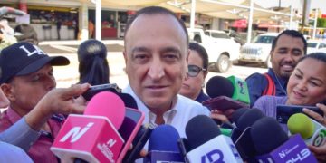 “Les vamos a cumplir”, ratifica el Alcalde Antonio Menéndez a las viudas de policías.