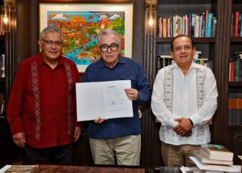 Gobernador Rocha y SNTE celebran reforma en materia de autonomía sindical.-