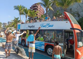 Recibe Mazatlán a más de 3,900 cruceristas en el último día de Carnaval.-