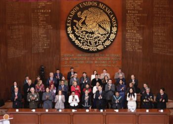 Asiste gobernador Rocha Moya a la conmemoración del 109 Aniversario de la Constitución, en Querétaro, encabezada por la presidenta Claudia Sheinbaum.-