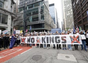 Ola de manifestaciones en EE.UU.: ciudadanos gritan “No Kings” contra Trump