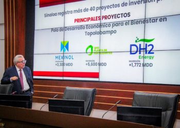 Gobernador Rocha Moya imparte conferencia magistral en el Centro de Estudios Superiores Navales