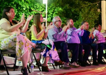 Asiste gobernador Rocha al desfile del Carnaval de Badiraguato