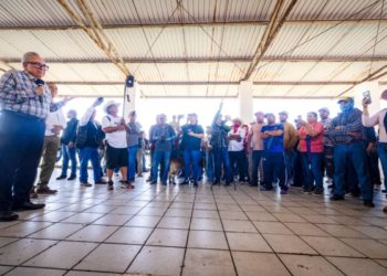 Gobernador Rocha Moya se reunió con miembros de comunidades indígenas de Ahome