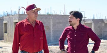Supervisan construcción de 208 Viviendas del Bienestar en El Fuerte