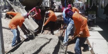 COMUN atiende rezagos en bacheo, rehabilitación de banquetas y pintura para agilizar la movilidad