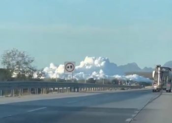 Vuelca pipa con amoniaco y provoca intoxicaciones en carretera Guaymas–Hermosillo