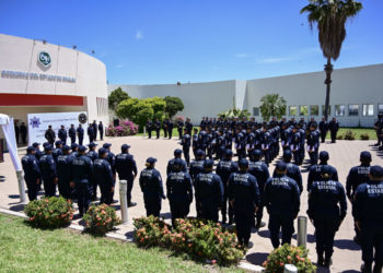 La SSP Sinaloa entrega constancias y reconocimientos a 46 policías estatales que culminan su curso del GOES