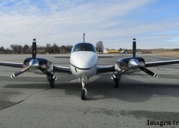 Aterrizaje de emergencia en Oaxaca: avioneta con seis personas se sale de la pista tras falla mecánica