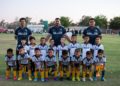 Antonio Menéndez da la bienvenida a niños deportistas para el Campeonato Nacional de futbol Chupones