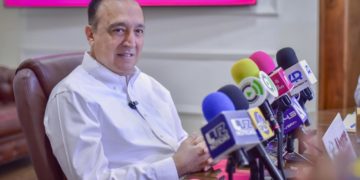 “Hoy inicia la instalación de las 200 luminarias mensuales en zona urbana y rural”: Antonio Menéndez