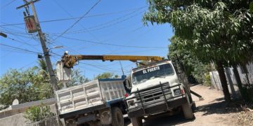 Más iluminación para comunidades de El Fuerte; instalan luminarias en Taxtes, El Carricito y Mochicahui