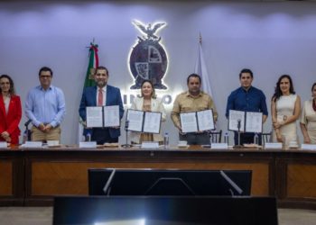 Gobernadora Yeraldine signa convenio con la CMIC nacional