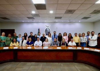 Gobernadora Yeraldine Bonilla se reúne con diputados locales