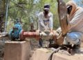 Gobierno de El Fuerte realiza trabajos de desazolve en el pozo de Estación Hoyancos para atender el desabasto de agua