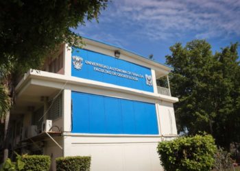 Reciclar para transformar: La Facultad de Odontología entrega a Bienestar Universitario 60 kilos de PET y tapaderas, promoviendo la sustentabilidad