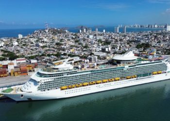 Mazatlán se consolida como pilar del turismo naviero en el Pacífico: recibe al “Navigator Of The Seas” y proyecta fuerte derrama económica en julio
