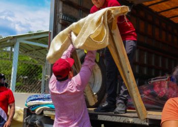 Familias de comunidades indígenas de Concordia y Cosalá reciben apoyos y atención médica integral