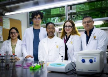 ¡La medicina no tiene fronteras! Estudiantes de Canadá y Brasil viven la experiencia de la investigación en la UAS