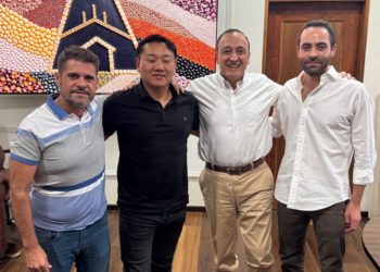 Empresarios chinos sostienen reunión con el alcalde Antonio Menéndez