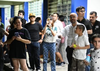 ¡Música, ciencia y telescopios bajo el cielo de Culiacán! La UAS reúne a familias y estudiantes para contemplar el eclipse a través de “Cita con la Luna”