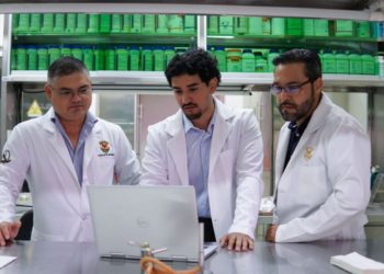 Egresado de la Facultad de Medicina de la UAS, presenta en Europa innovadora “biopsia virtual” contra el cáncer de mama metastásico