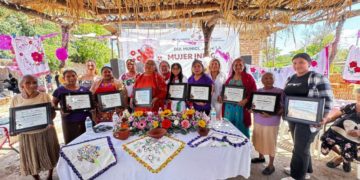 Reconocen a mujeres yoremes por preservar las tradiciones de El Fuerte: Sigue ausente de todo lo relacionado con los indigenas la diputada Briceida Valenzuela Buichia