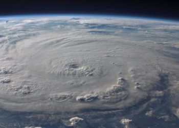Monitoreo en tiempo real y alertas oportunas ante huracanes e inundaciones