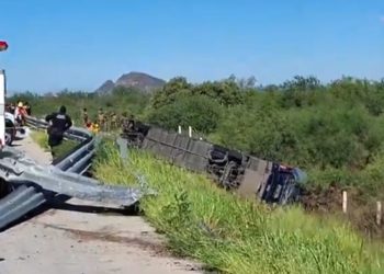 Tragedia en la carretera internacional: vuelca autobús al sur de Empalme; Hay 3 fallecidos y 8 Heridos