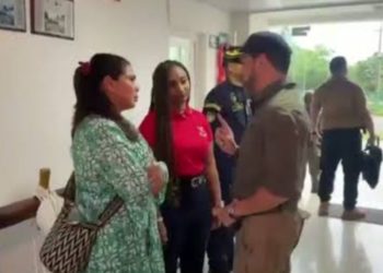 “Estoy enterado de los negocios de su marido y no lo voy a permitir”: Presidente de Colombia confronta a Gobernadora y la acusa de corrupta en su cara