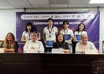 Perla Moreno, estudiante de la Preparatoria Ruiz Cortines, sobresale en certamen estatal de Química